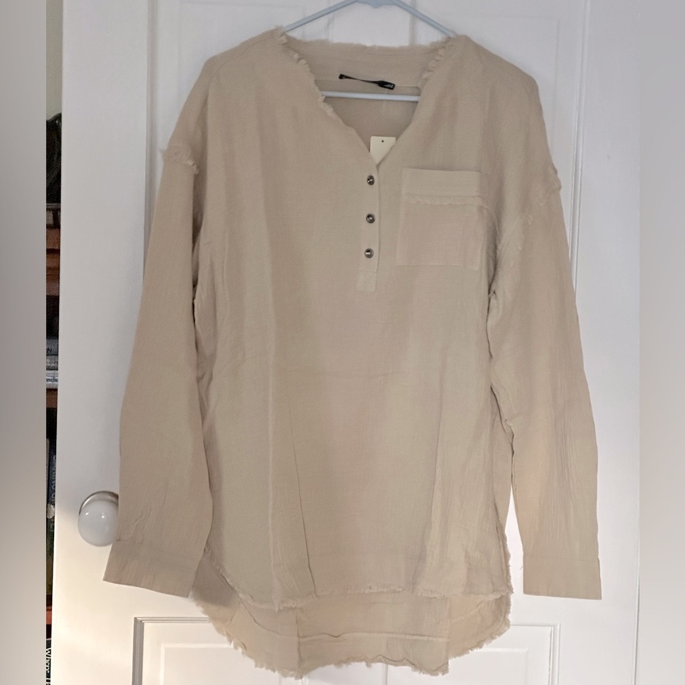 NWT Doe & Rae khaki cotton muslin henley-style long-sleeve shirt w/ raw seams, L